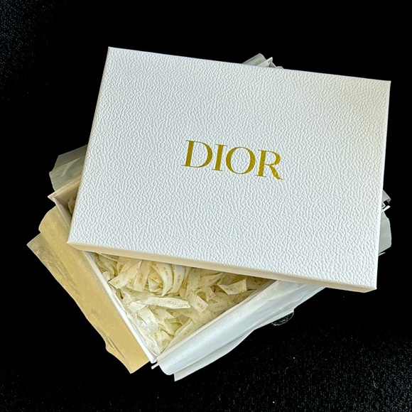 Gift box with tissue - Dior - Picture 3 of 5